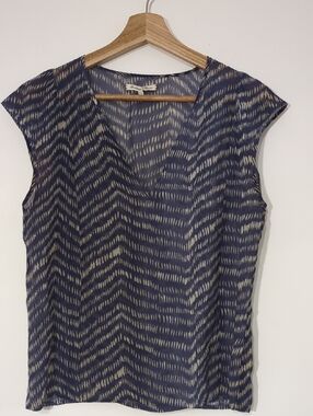 Broadway & Broome Sleeveless Sheer V-Neck Blouse in Navy and Cream Pattern